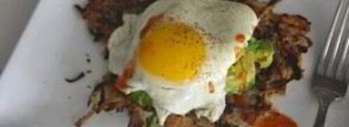 картофельные оладьи с яйцом и авокадо. Шаг 7