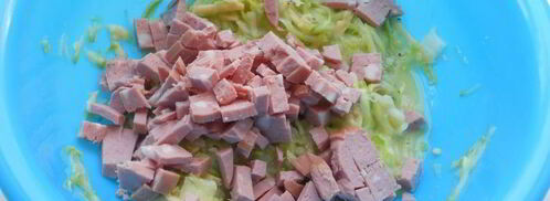 оладьи из кабачков с сыром и колбасой. Шаг 4