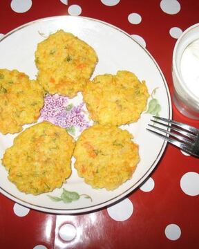 Оладьи из пшенной каши с морковью