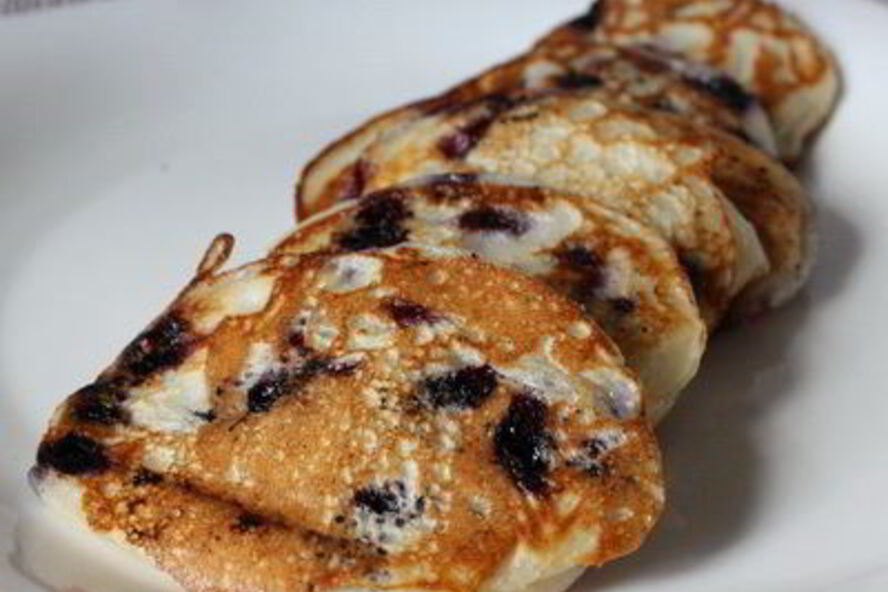 Рецепт оладий с черникой