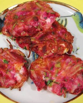 Овощные оладьи с фетой и зеленью