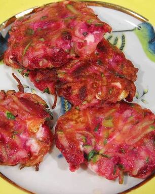 Овощные оладьи с фетой и зеленью