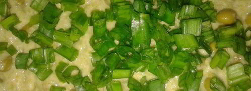 весенние оладьи с горошком и зеленым луком. Шаг 4