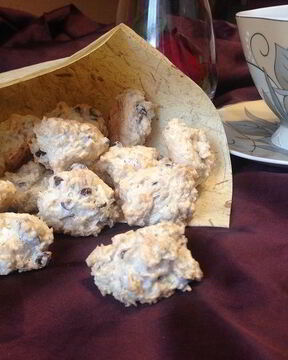 Легкое печенье с кокосом, орехами и шоколадом