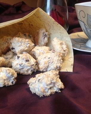 Легкое печенье с кокосом, орехами и шоколадом