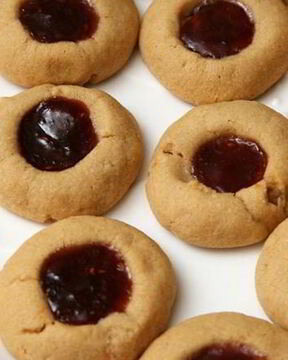 Печенье с вареньем и арахисом