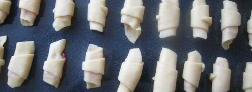 рассыпчатые рогалики вкус детства на сметанно-дрожжевом тесте. Шаг 8