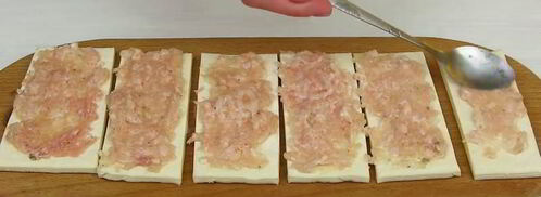 пирог разборный из рулетиков с фаршем и сырным соусом. Шаг 3