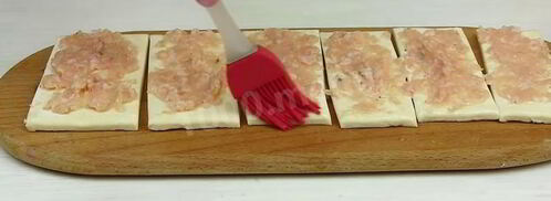 пирог разборный из рулетиков с фаршем и сырным соусом. Шаг 4