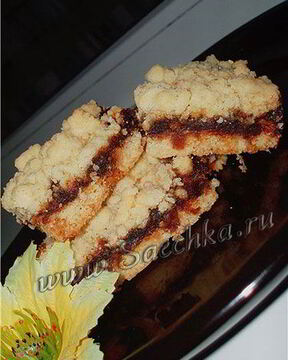 Пирог с финиками и орехами