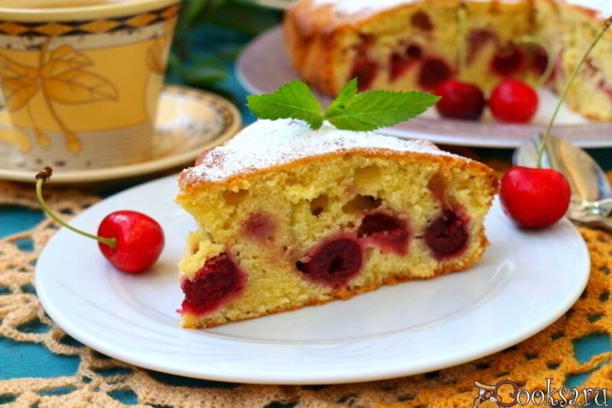 Рецепт пирога с вишней и клубникой