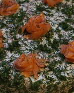 Рыбный пирог на гречневых блинах