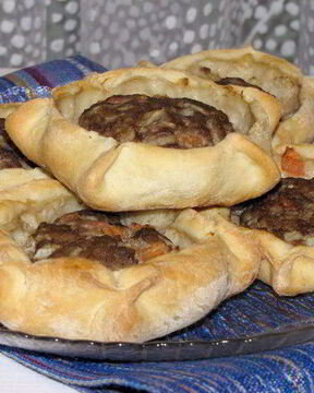 Арабские открытые пирожки с мясом