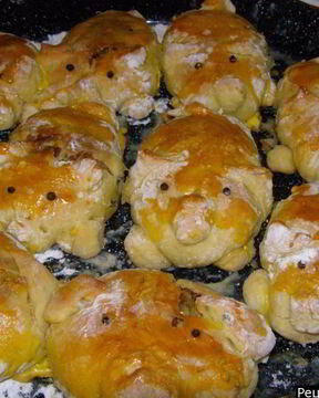 Пирожки на дрожжах в духовке Свинки