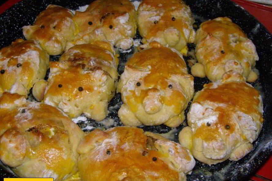 Рецепт пирожков на дрожжах в духовке свинки