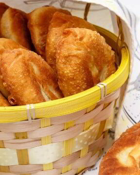 Пирожки с луком и яйцами