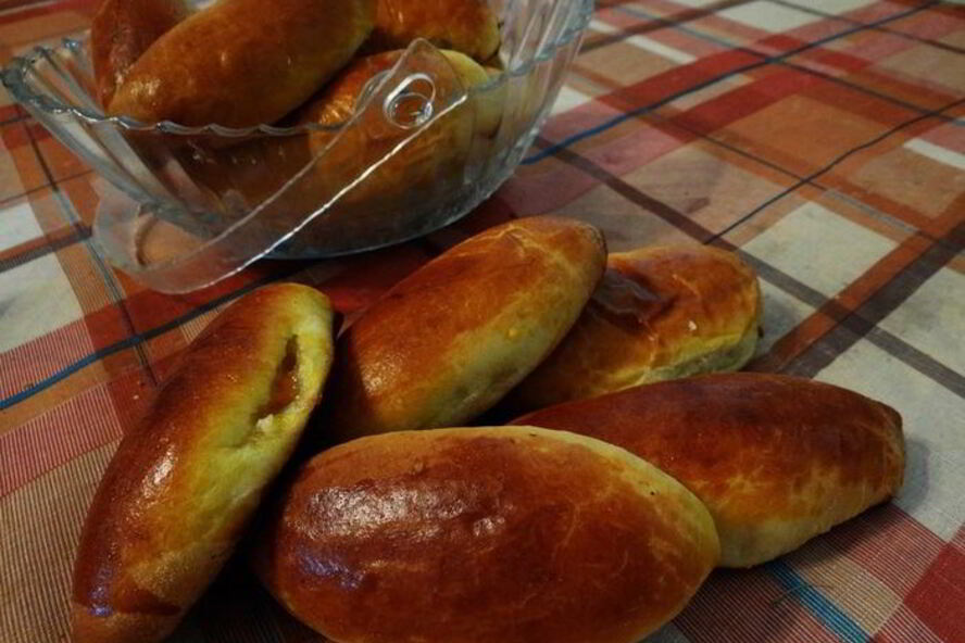 Рецепт сладких печеных пирожков с абрикосами