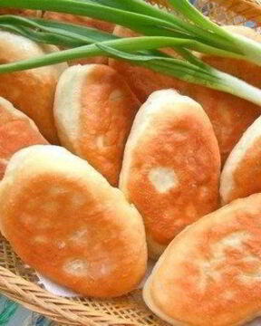 Жареные пирожки с куриной грудкой