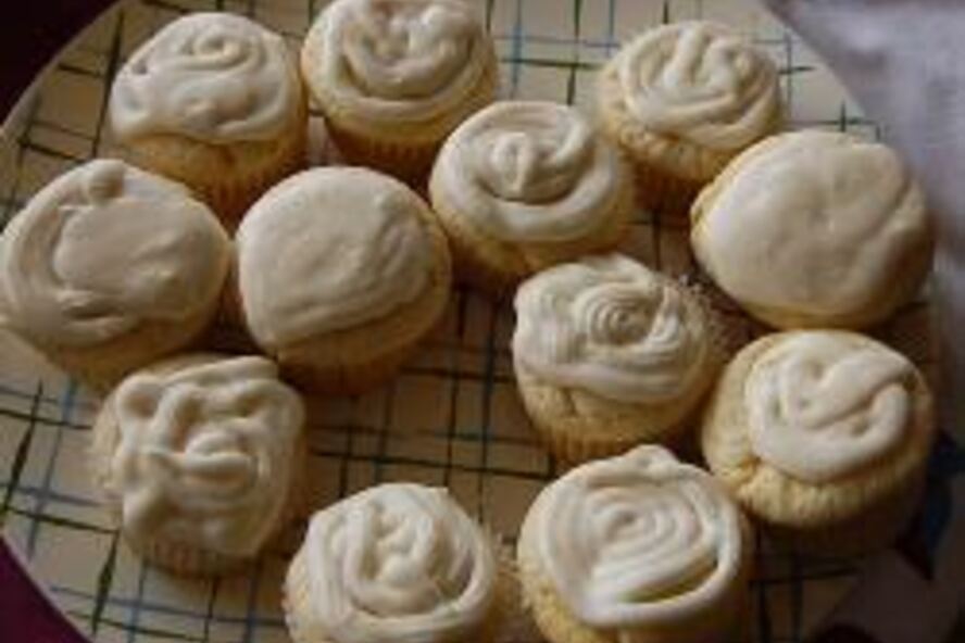 Рецепт лимонных пирожных капкейков с лимонной помадкой