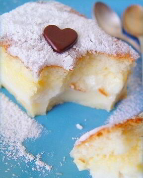 Нежные пирожные в сахарной пудре