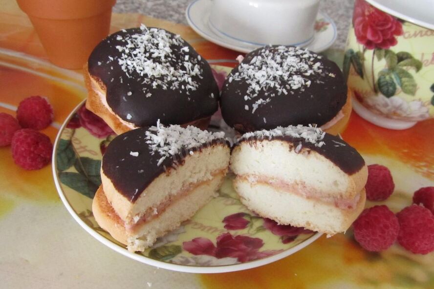 Рецепт пирожного буше глазированные с малиново-ореховым кремом