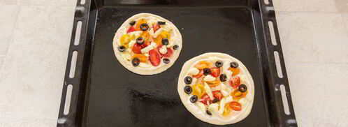 мини-пицца с томатами и моцареллой. Шаг 5