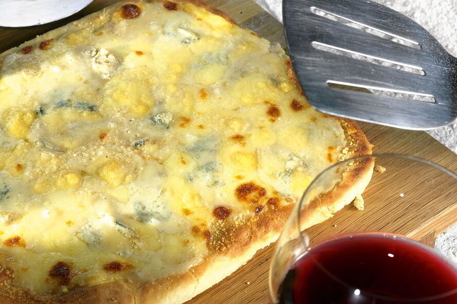 Рецепт пиццы четыре сыра на оливковом масле