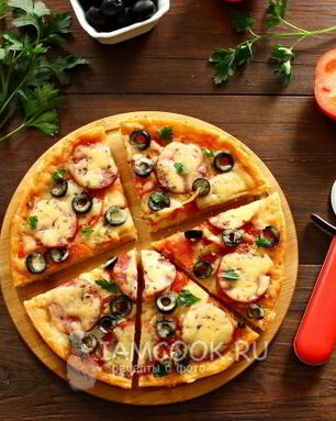 Пицца из слоеного теста в мультиварке