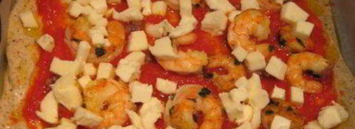 пицца на гречневой муке с острыми креветками и руколой. Шаг 5