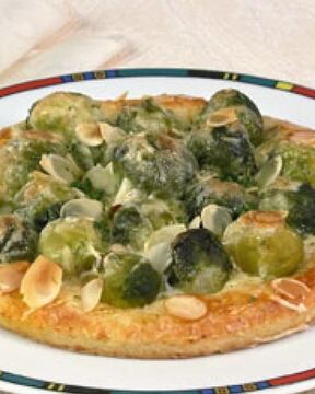 Пицца с брюссельской капустой