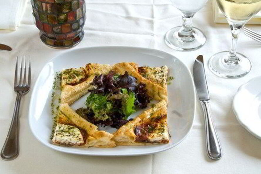 Рецепт пиццы с рукколой, козьим сыром и грецкими орехами