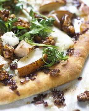 Пицца с сыром и грушей