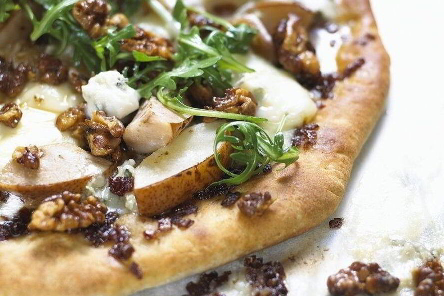 Рецепт пиццы с сыром и грушей