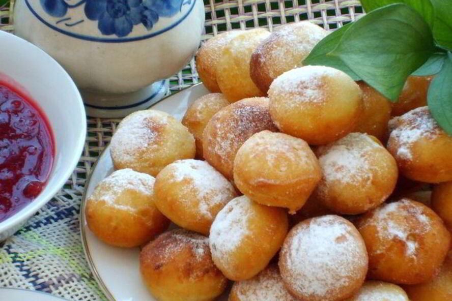 Рецепт пончиков картофельных со смородиновым соусом