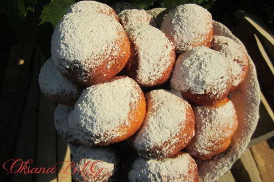 Рецепт творожных пончиков с вишней