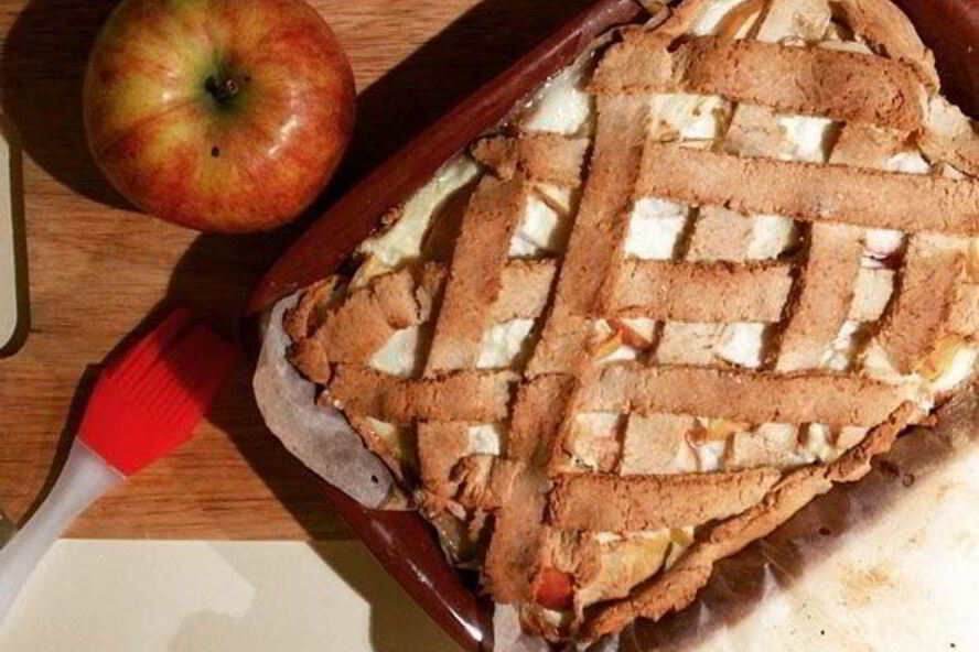 Рецепт диетической яблочной шарлотки с творогом