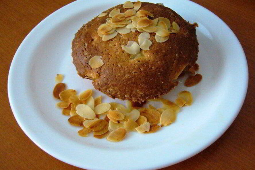 Рецепт грушевой шарлотки на раз