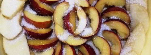 классическая шарлотка с яблоками и нектаринами. Шаг 3