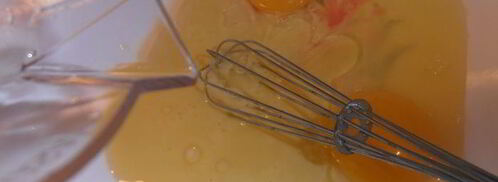 ореховая шарлотка на сгущенке. Шаг 5