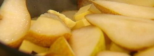 шарлотка с грушами, изюмом и корицей. Шаг 7