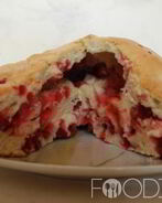 Шарлотка с клюквой