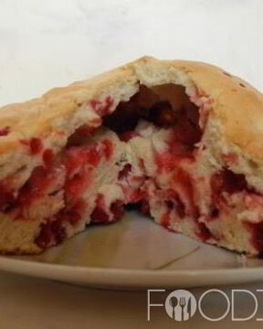 Шарлотка с клюквой