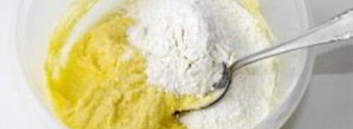 шарлотка с яблоками и безе. Шаг 4