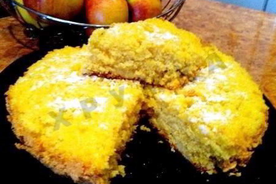 Рецепт шарлотки с яблоками в мультиварке с манкой