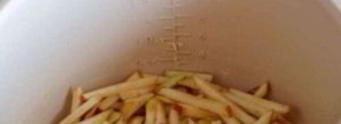 шарлотка с яблоками в скороварке. Шаг 6