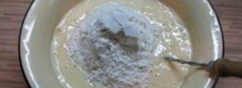 шарлотка со сметаной и яблоками. Шаг 4