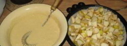 шарлотка со сметаной и яблоками. Шаг 7