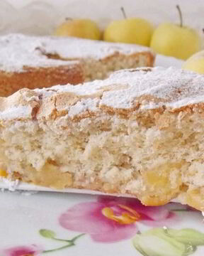 Шарлотка в духовке с яблоками