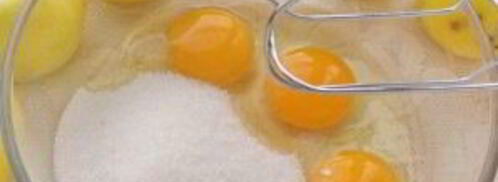 шарлотка в духовке с яблоками. Шаг 5