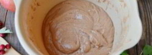 шоколадная шарлотка с яблоками. Шаг 7